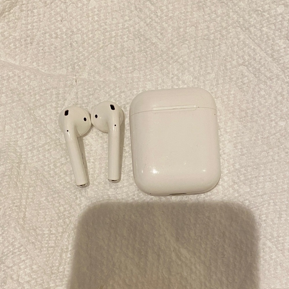 Apple White Earbud Headphones AirPods 1st generation
